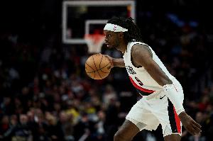 复出找状态！格兰特上半场4中2得7分1板1助1帽 罚球5中3