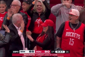 本场最大领先！火箭一波攻势领先森林狼5分打停比赛