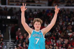 不得了~4号秀克尼佩尔生涯前40战轰进137记三分 大幅刷新历史纪录