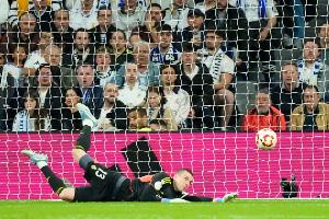 记者：卢宁在对阵阿尔瓦塞特的比赛后感到小腿不适，预计缺阵一周