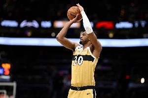 下半场没啥戏份！萨尔12中8砍下19分 下半场2中0仅得1分