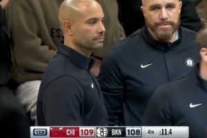 反超比分了！公牛连续两次抢断反击打进 还剩11秒时反超篮网1分