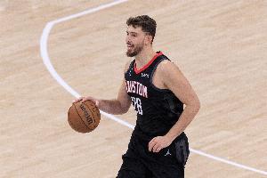 效率是真低！申京上半场11中4得到8分10板1助 罚球2中0