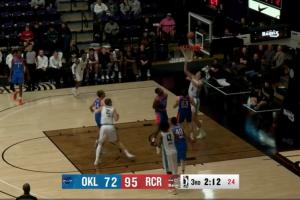 🤩帅啊！杨瀚森高高跃起再收前板 随后拧身反篮打进！本场6前板