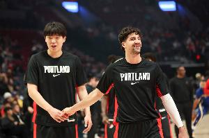 杨瀚森：现在会用英文把队友逗得嘎嘎乐 具体内容不方便录音里说