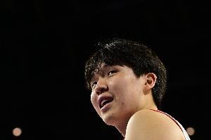 😍半场两双！杨瀚森半场独揽10分10板外加2助1帽 正负值+17！