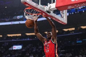 攻防发力！米西底线突破起飞暴扣 随后防守端送排球大帽