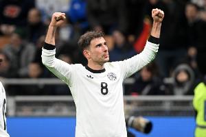 法尔克：拜仁可能提拔青训小将接替格雷茨卡 今夏想重金补强边锋