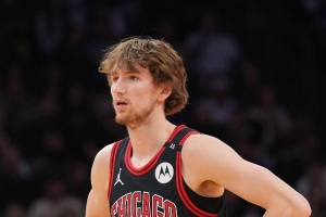 今天全城配送火锅！布泽利斯先是大帽鲍威尔 随后正面封盖克洛尼