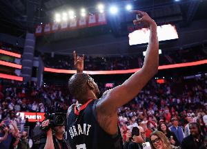 不容易！今天之前火箭本赛季背靠背第二场战绩0-3 本场过后1-3