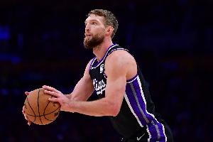 要保持健康！小萨复出国王生涯首次替补 6中5砍13分6板5助1断1帽