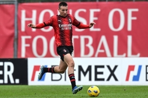 迪马：米兰希望卡马达归队并接管他的肩伤治疗，但莱切不想放他走