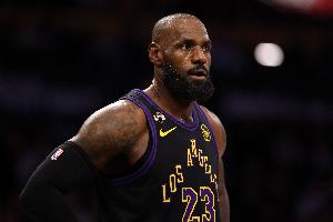 势均力敌！ESPN预测明日胜率：湖人为49.7% 开拓者为50.3%