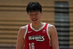 今天来个20+两双？杨瀚森首节3中2 罚球2中2 独揽8分5板1帽！