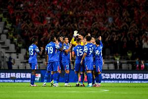 记者：申花冬训首场热身赛采用433阵型，锋线新外援盖伊首发出战