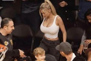 😍美媒调侃湖人：或许他们每场都需要这位性感美女！