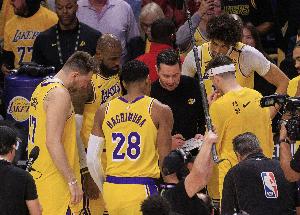 湖人本赛季限制对手命中率48.9%联盟第三差 队史近40年最烂！