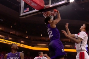 22平之后国王19-0结束本节！蒙克突破抛传助考德威尔空接背扣！