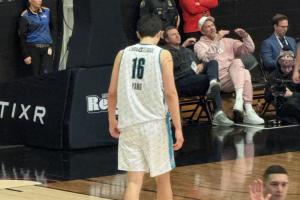 😋连场创新高！杨瀚森独揽14分17板2助2帽 内线统治力十足！