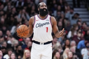 哈登：我机会很多只是投丢了一些球 保持出勤是我唯一要专注的事