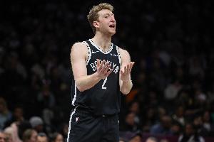 一通乱战！曼恩反击被追身大帽 沃尔夫补篮还被帽&再次放篮才进